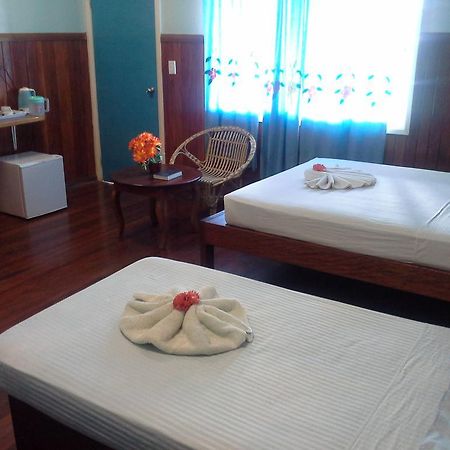 Rekona Lodge Gizo Habitación foto